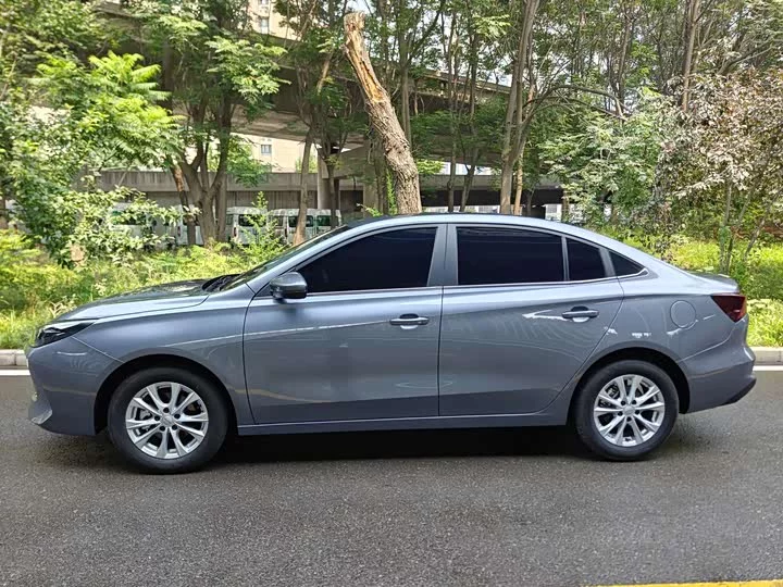 Roewe i5