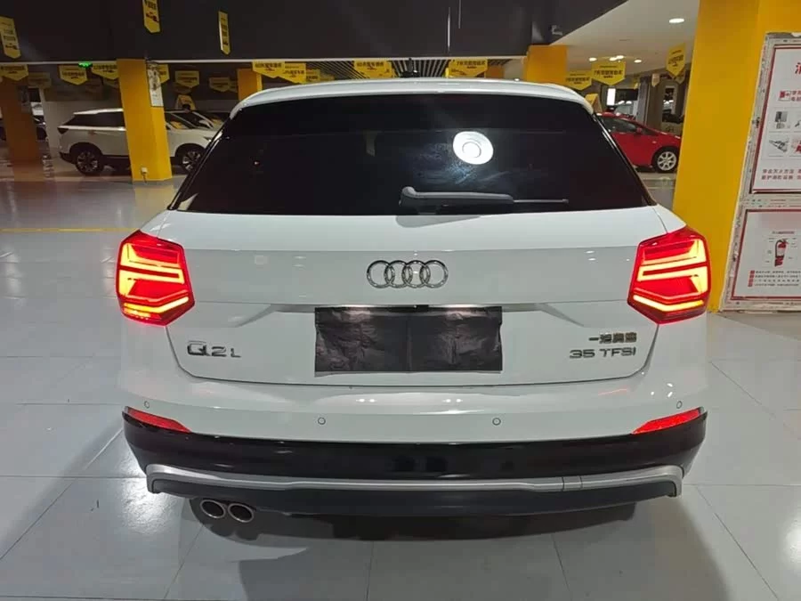 Audi Q2L