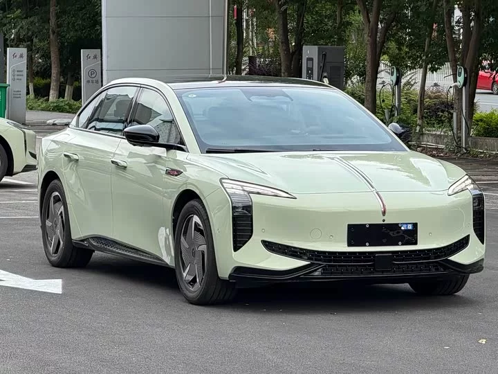 Hongqi EH7