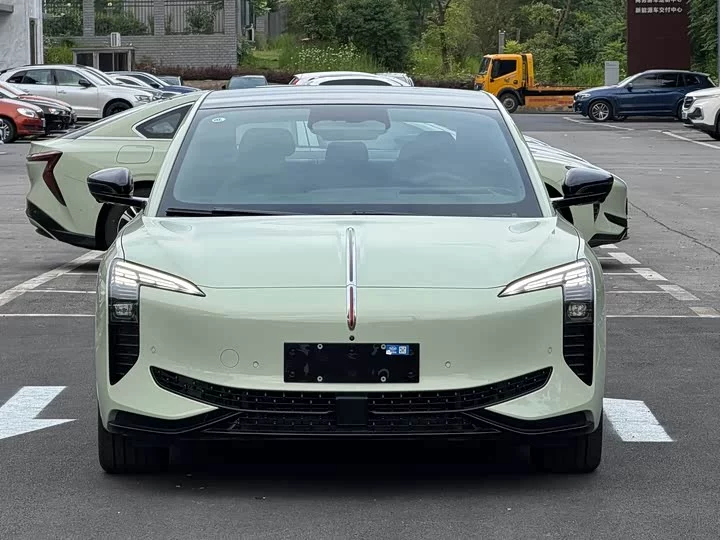 Hongqi EH7