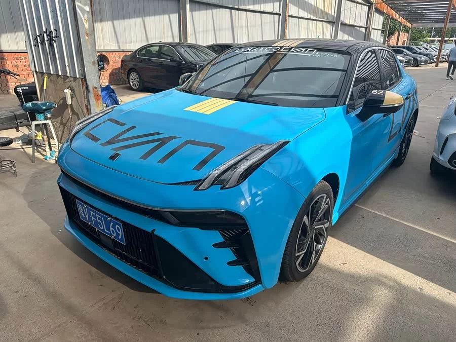 Lynk & Co 03