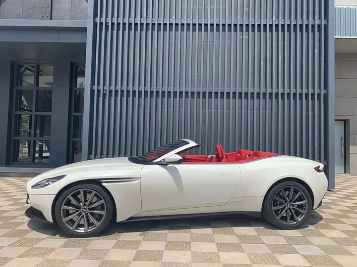Aston Martin DB11