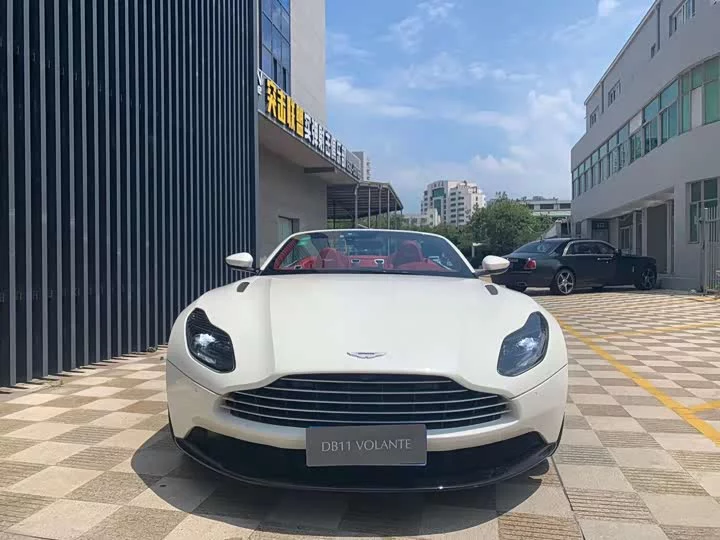 Aston Martin DB11