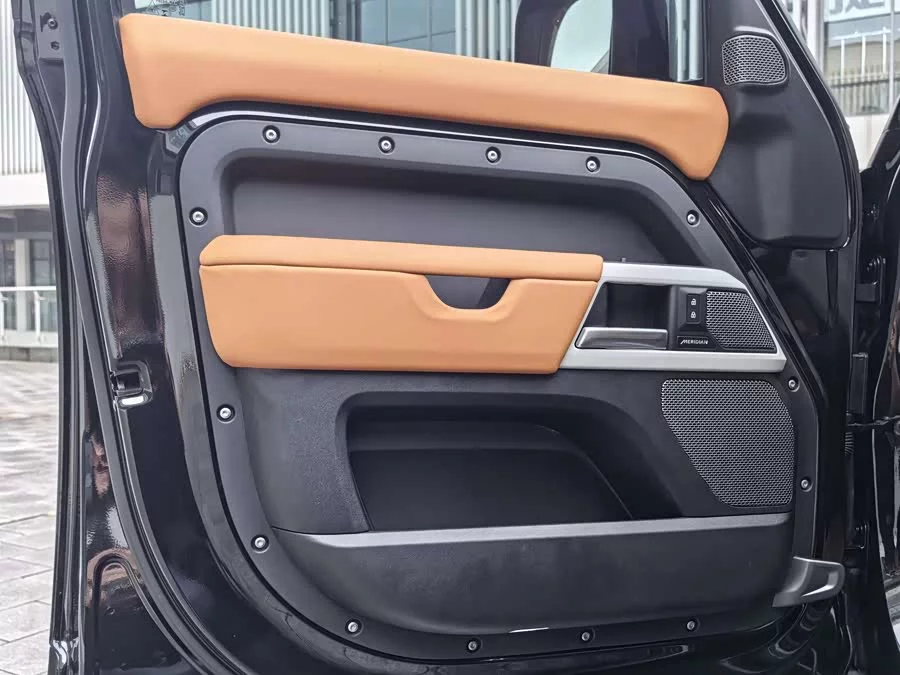 Land Rover guard