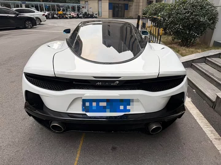 McLaren GT