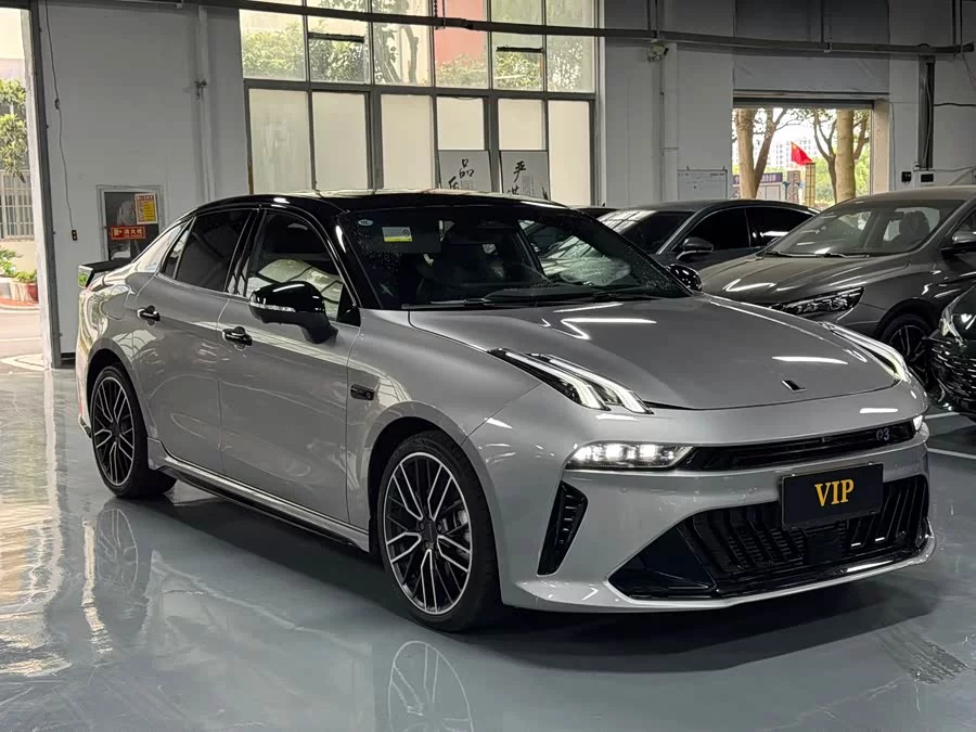 Lynk & Co 03