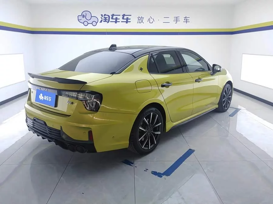 Lynk & Co 03