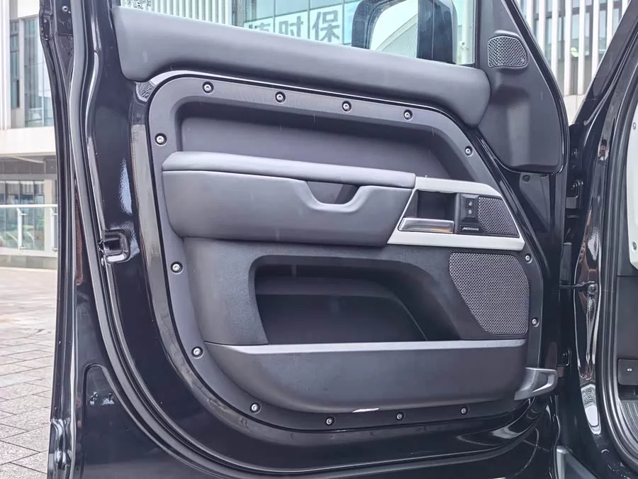 Land Rover guard