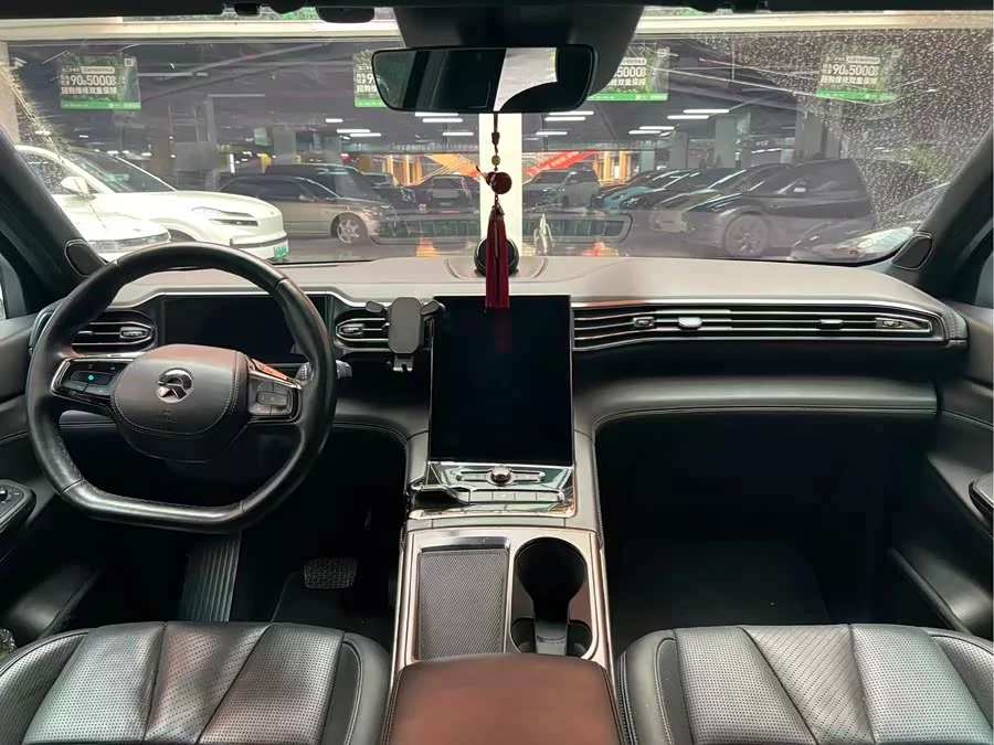 NIO ES8