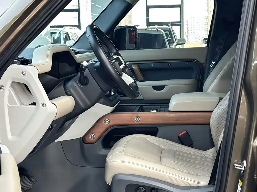 Land Rover guard