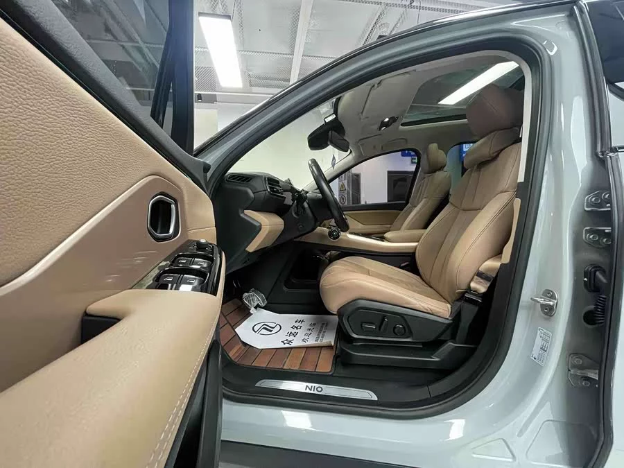 NIO ES8