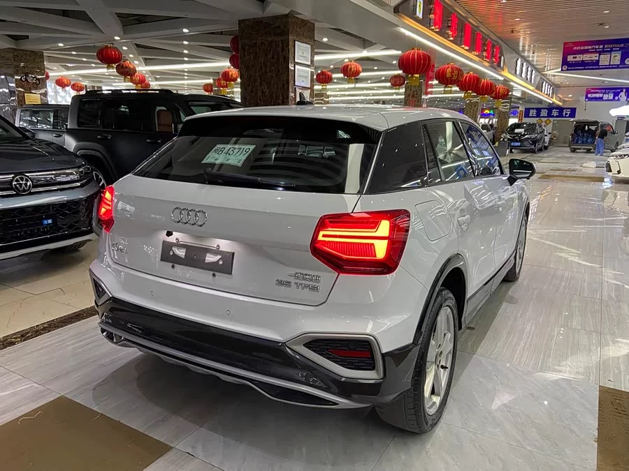 Audi Q2L