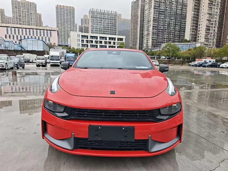 Lynk & Co 03