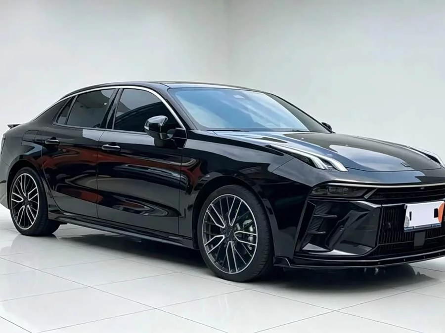 Lynk & Co 03
