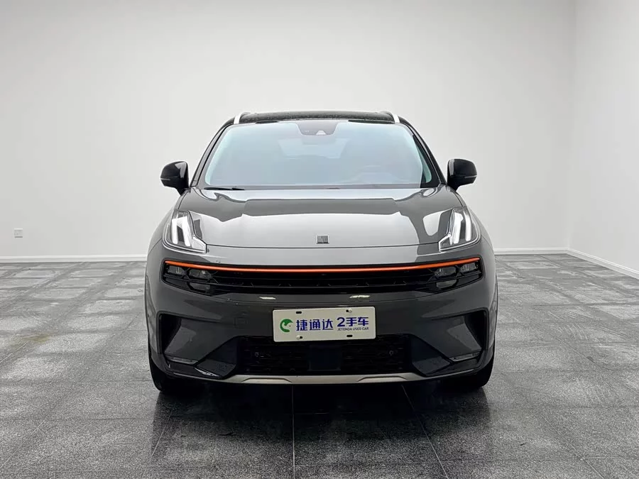 Lynk & Co 06