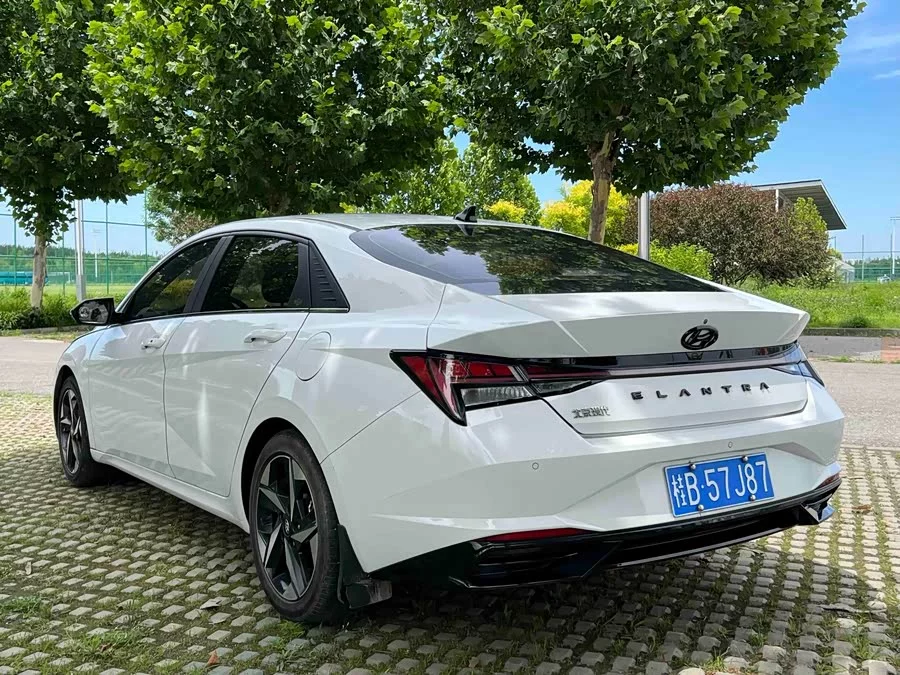 Hyundai Elantra