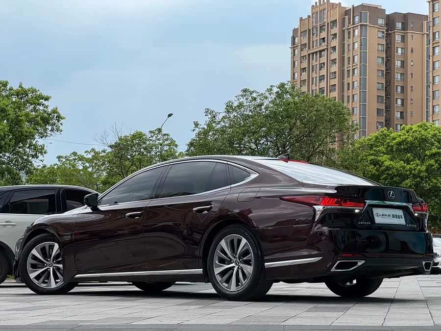 Lexus LS