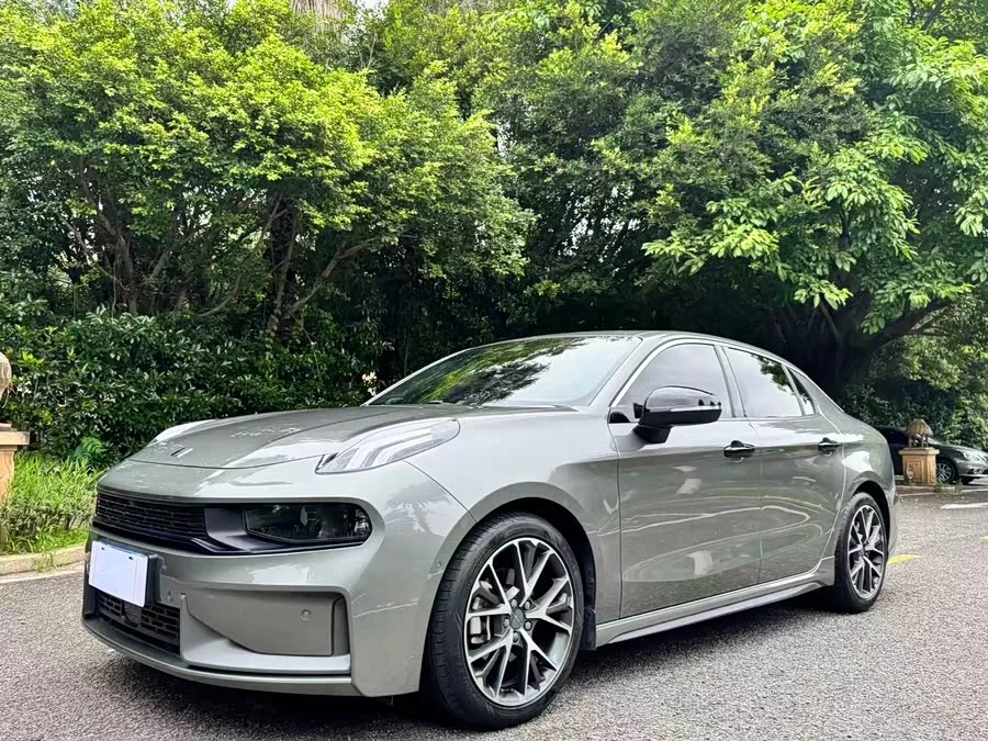 Lynk & Co 03