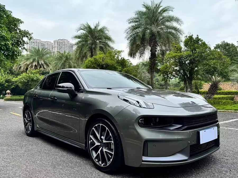 Lynk & Co 03