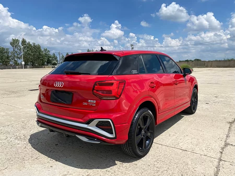 Audi Q2L