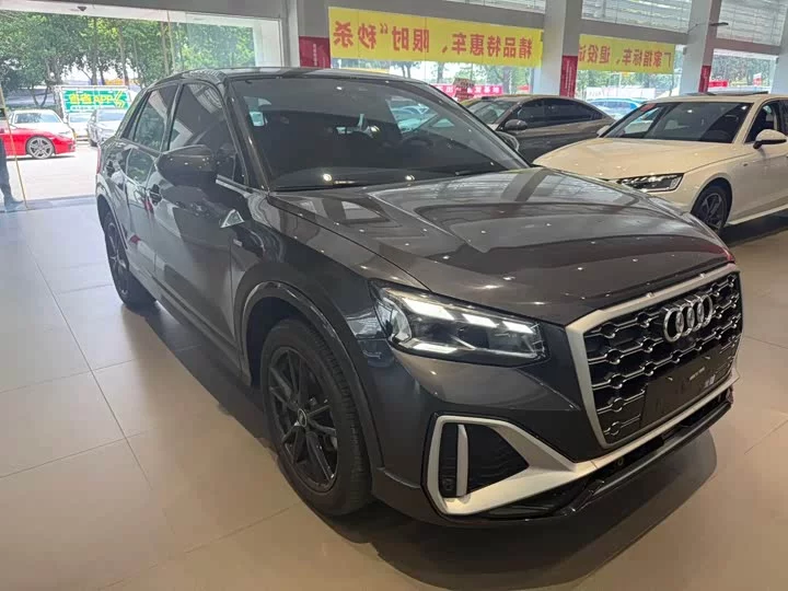 Audi Q2L