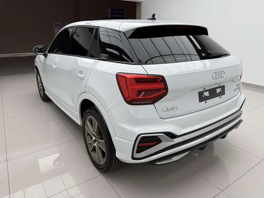 Audi Q2L