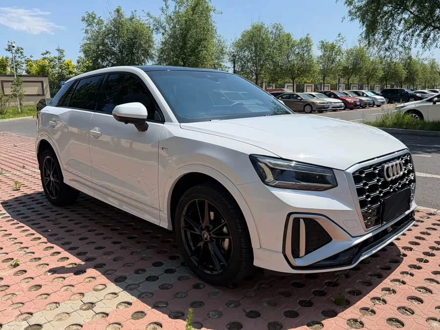 Audi Q2L