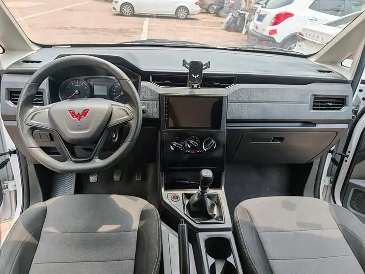 Wuling Hongguang PLUS
