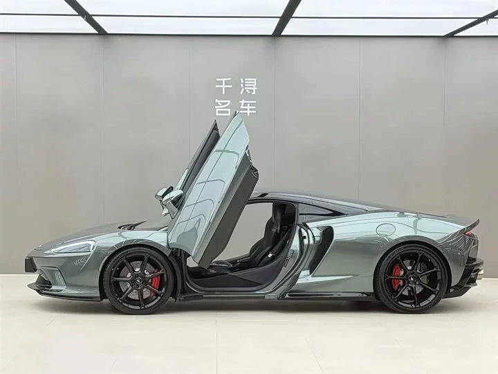 McLaren GT