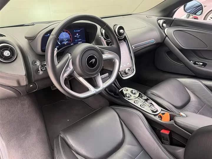 McLaren GT