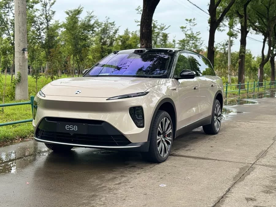 NIO ES8