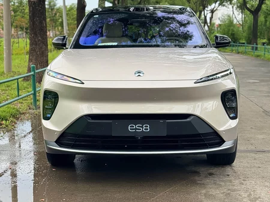 NIO ES8