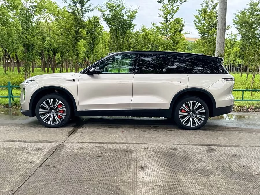 NIO ES8