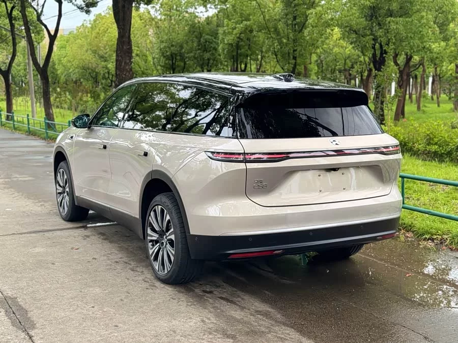 NIO ES8