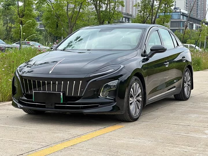 Hongqi E-QM5