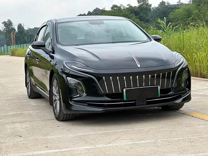 Hongqi E-QM5