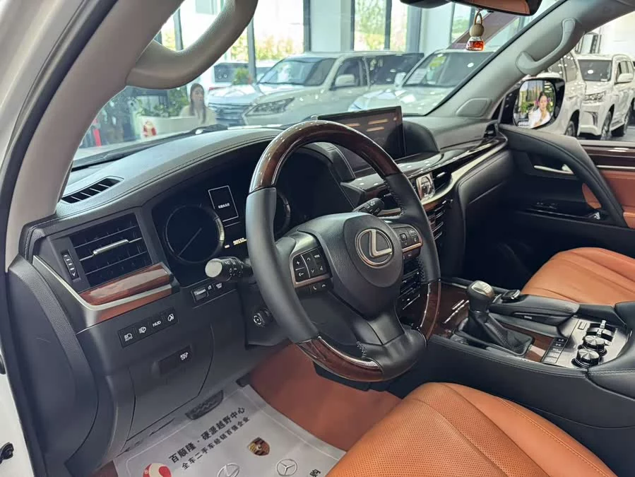 Lexus LX