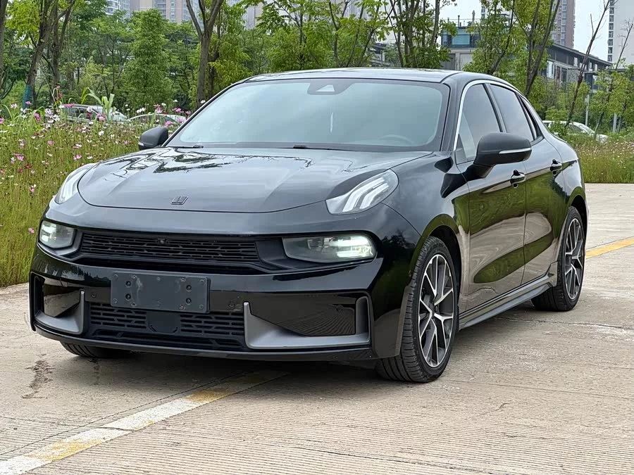 Lynk & Co 03