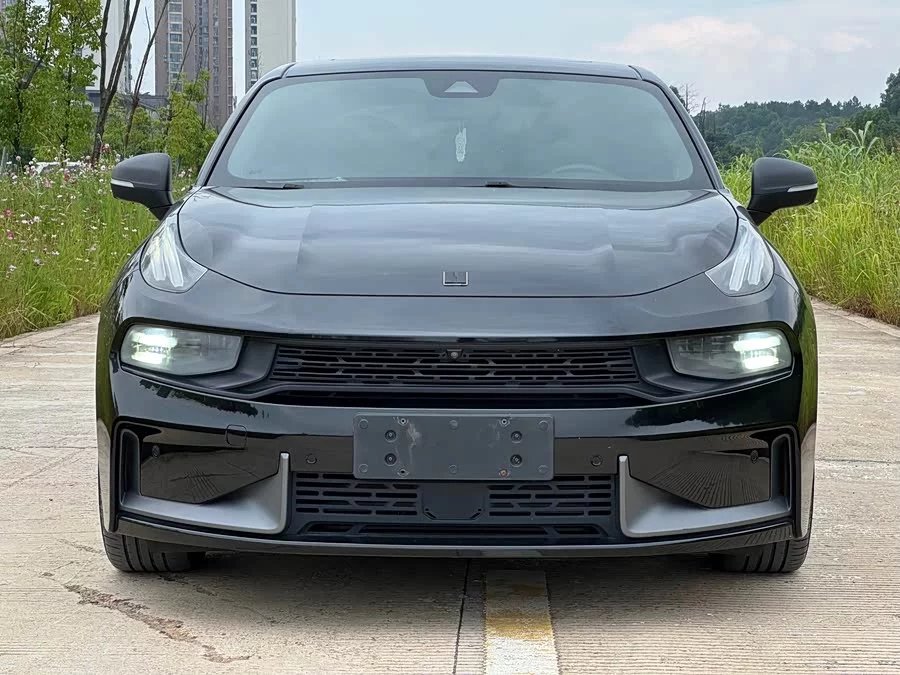 Lynk & Co 03