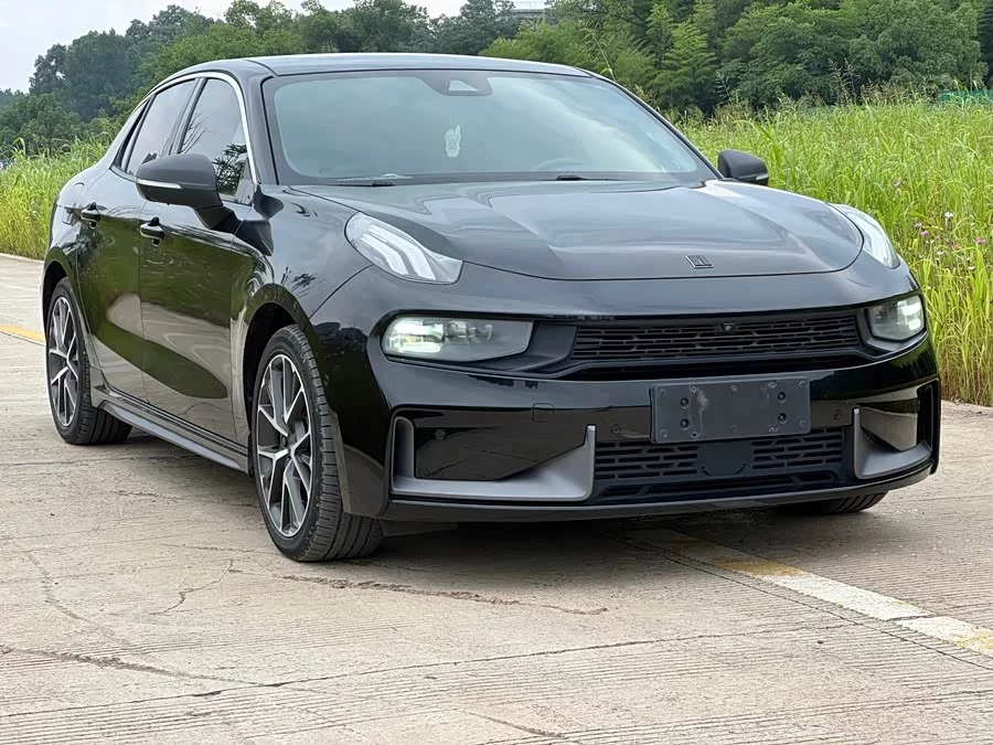 Lynk & Co 03