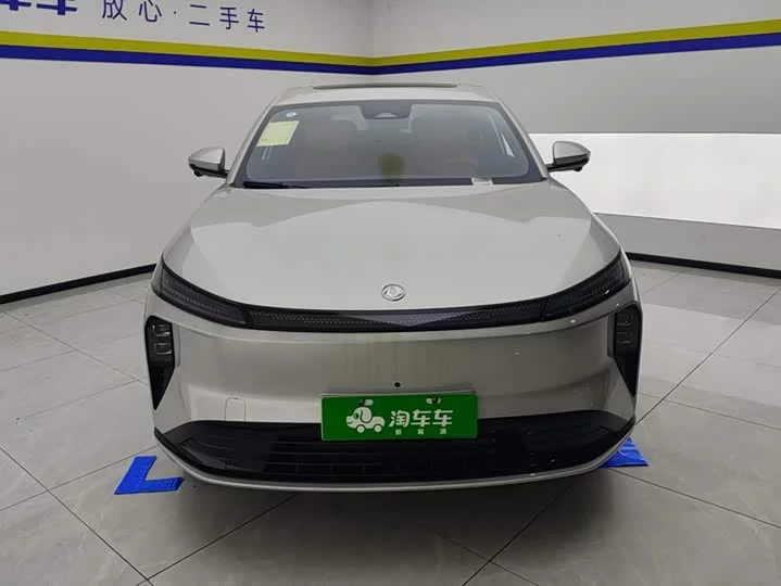 Dongfeng L8