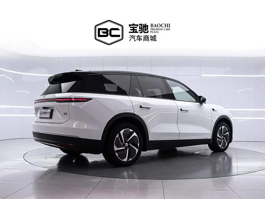 NIO ES8