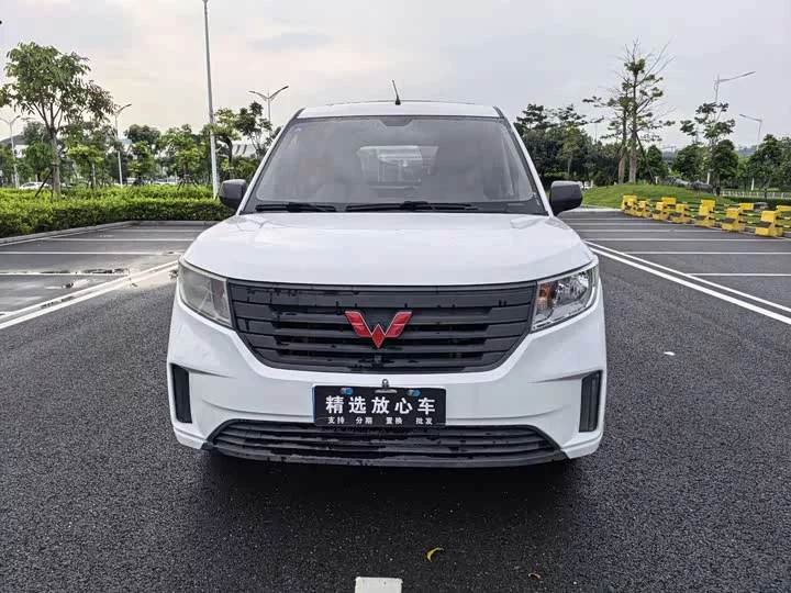 Wuling Hongguang PLUS