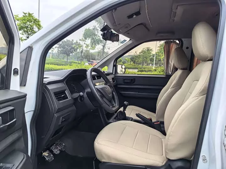 Wuling Hongguang PLUS