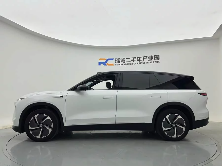 NIO ES8