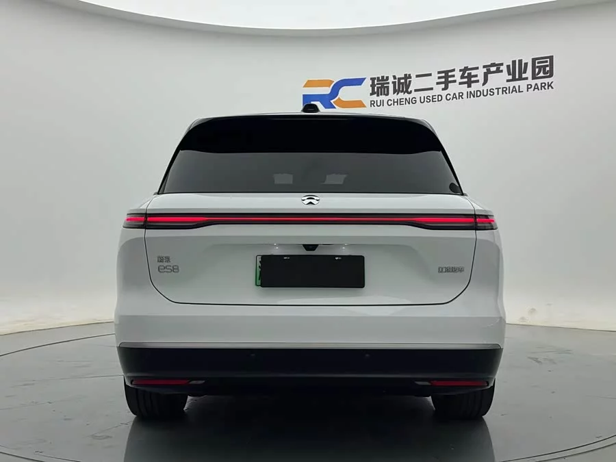 NIO ES8