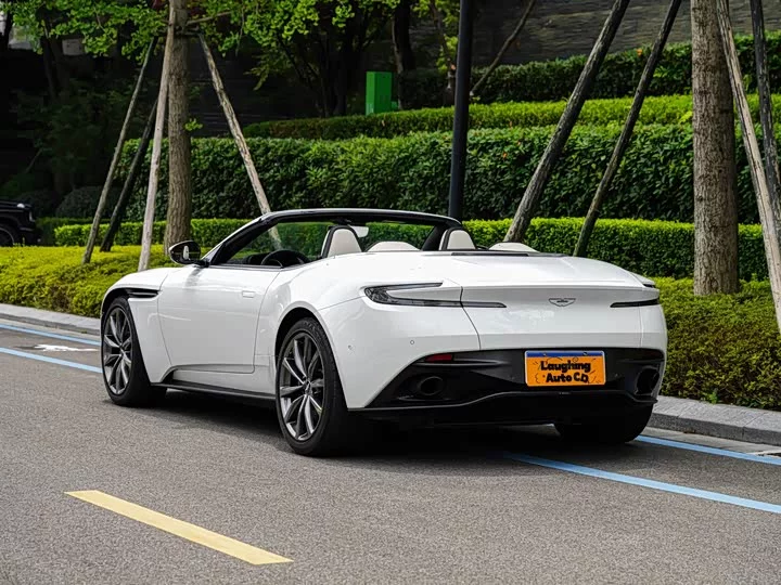Aston Martin DB11