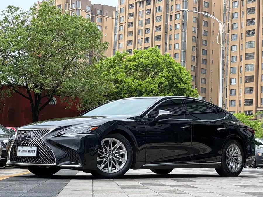 Lexus LS