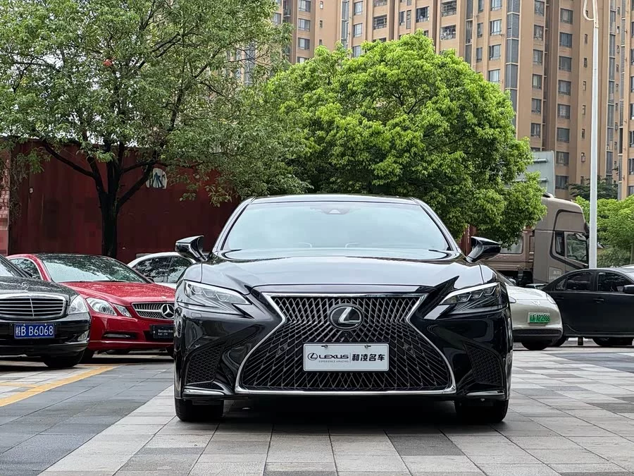 Lexus LS