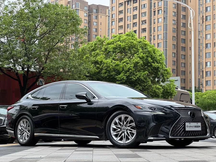Lexus LS